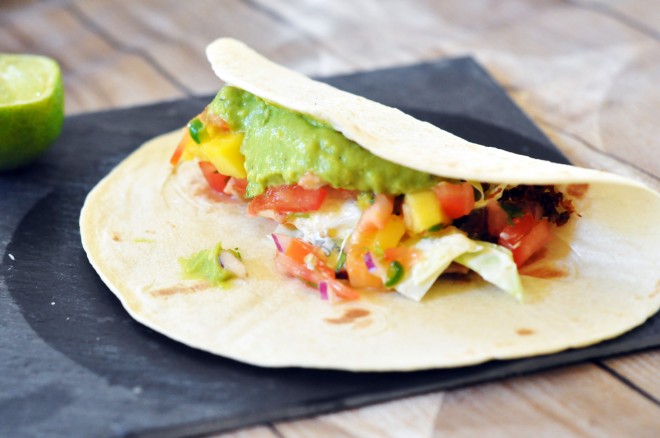 soft taco med hjemmelaget salsa_guacamole og coleslaw (1)